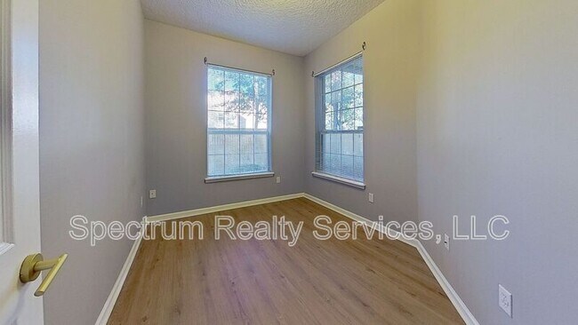 Building Photo - 3907 Summer Grove Way N