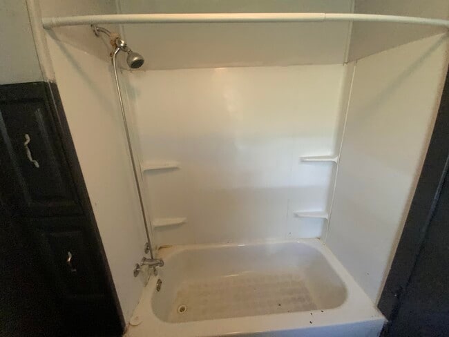 Building Photo - 17 Fairweight-