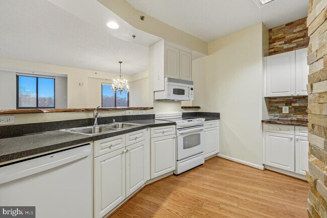 Building Photo - 3100 N Leisure World Blvd