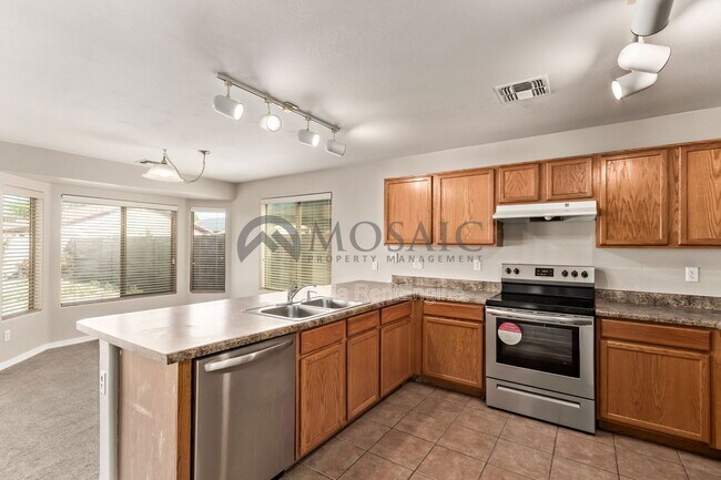 Building Photo - 2242 W Green Tree Dr