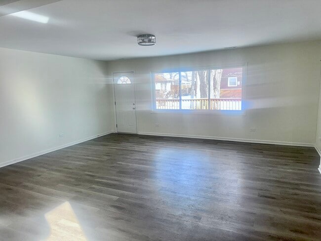 Building Photo - 15119 Meadow Ln