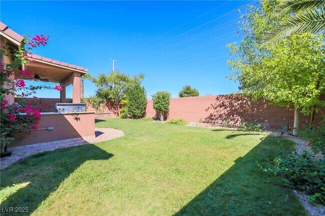 Building Photo - 780 Valley Rise Dr