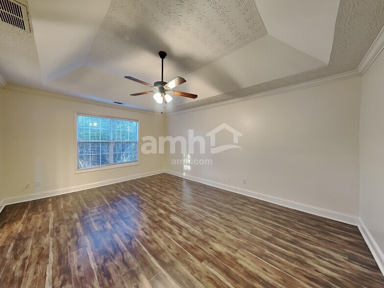 Building Photo - 677 New England Way