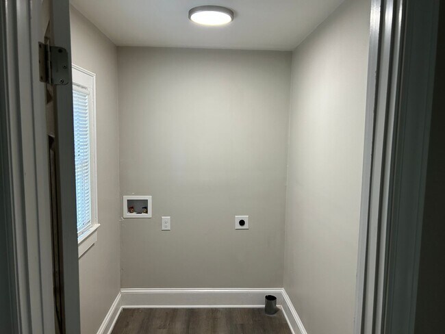 Building Photo - 4151 Sheraton St