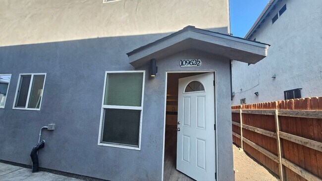 Building Photo - 10960 Avalon Blvd
