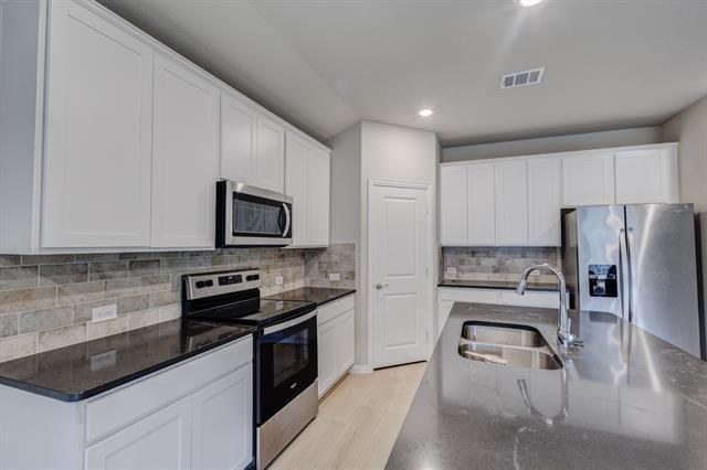 Building Photo - 208 Fieldstone Dr