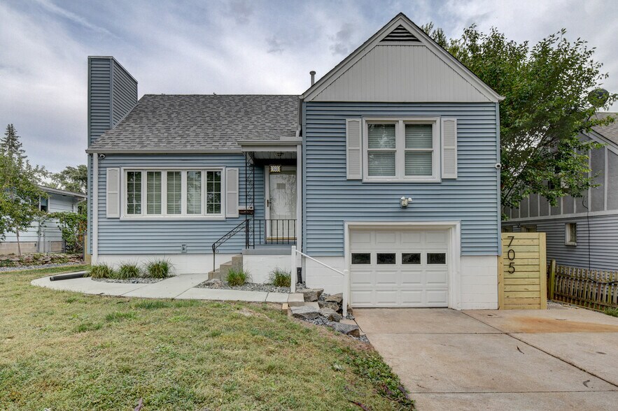 Building Photo - 705 N 75th St
