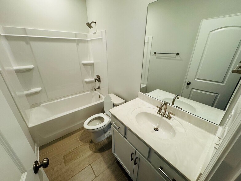 Building Photo - 507 Forsberg Ct