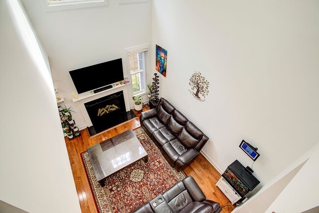 Building Photo - 100 Valentino Dr