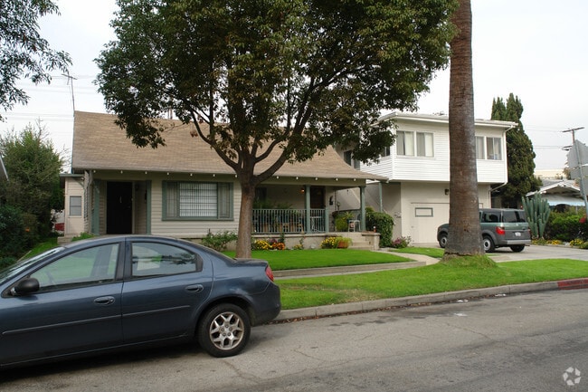 Building Photo - Lomelk Bungalows LLC