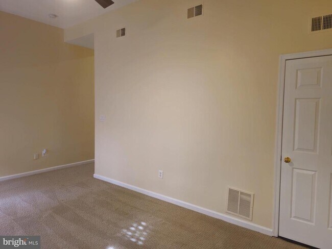 Building Photo - 6565 River Tweed Ln