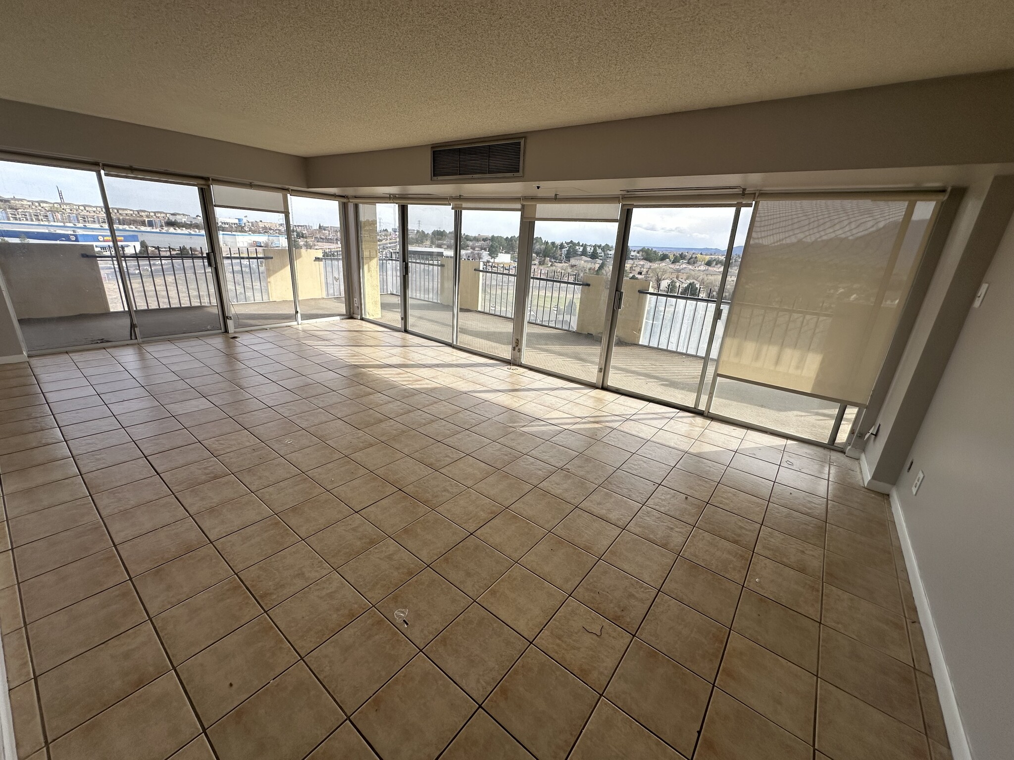 Building Photo - 411 Lakewood Cir
