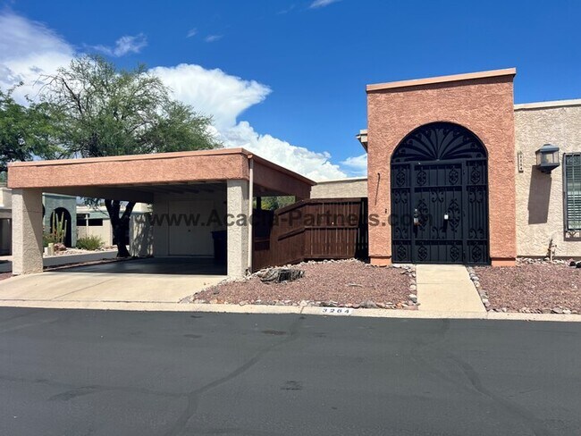 Primary Photo - Charming 3-Bedroom, 2-Bath Townhome Near t...