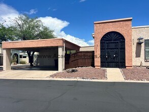 Building Photo - Charming 3-Bedroom, 2-Bath Townhome Near t...