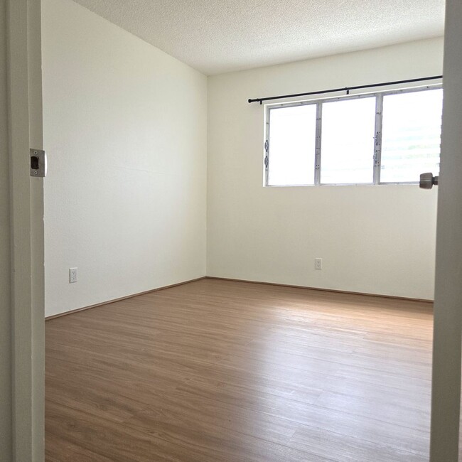 Building Photo - Renovated 2 Bedroom / 1 Bath in Kaneohe