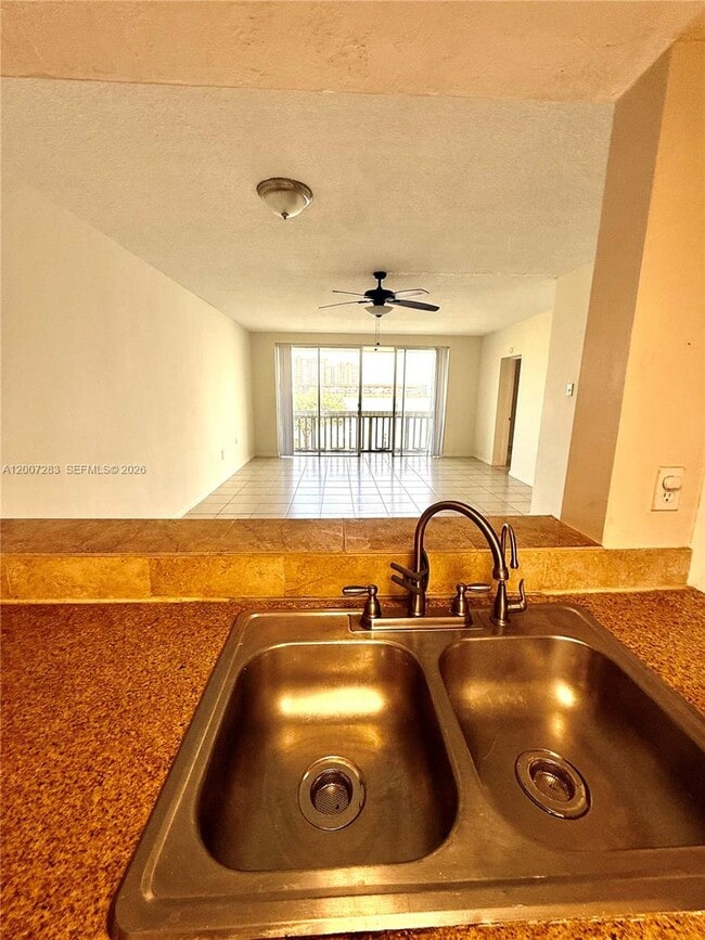 Building Photo - 1591 NE Miami Gardens Dr