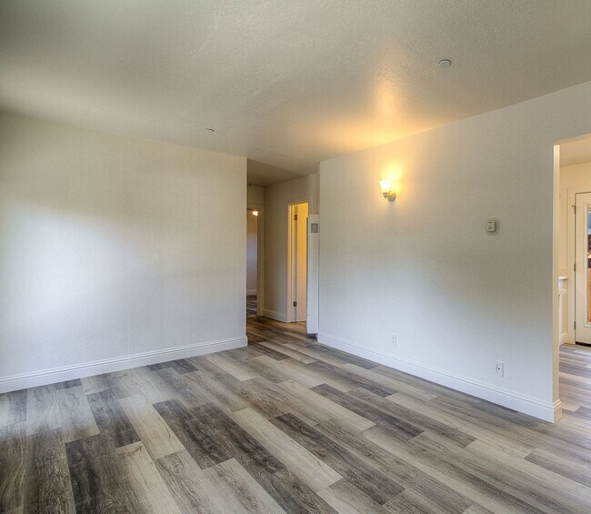 Building Photo - 303 Farmers Ln