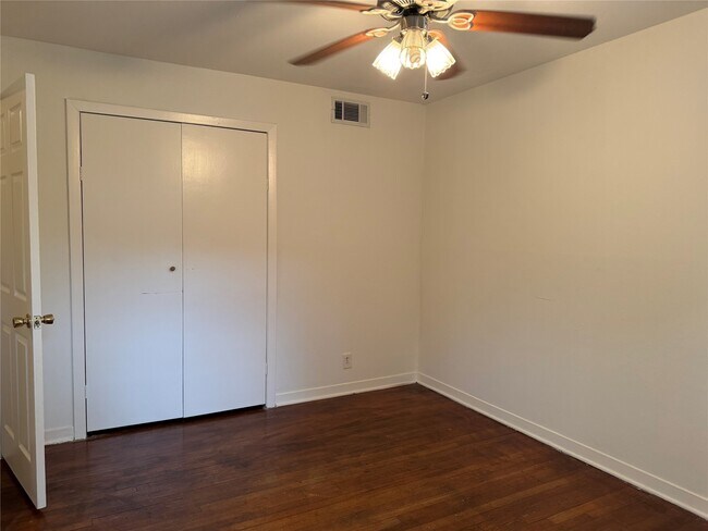 Building Photo - 4013 Newshire Dr