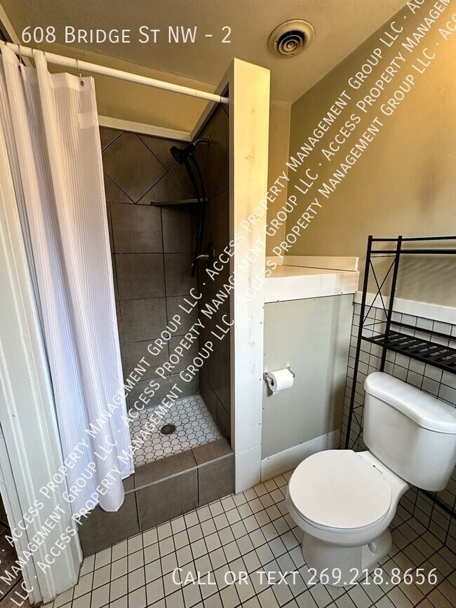 Building Photo - 608 Bridge St NW