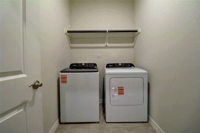 Building Photo - 4104 Zoe Ln