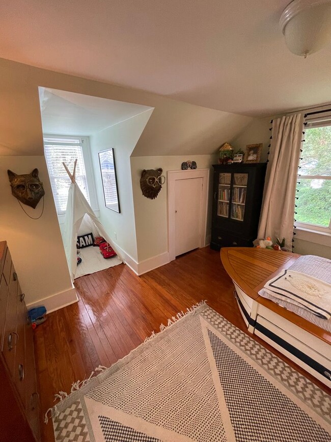 Building Photo - Charming Three Bedroom Home in the Heart of West Ashely