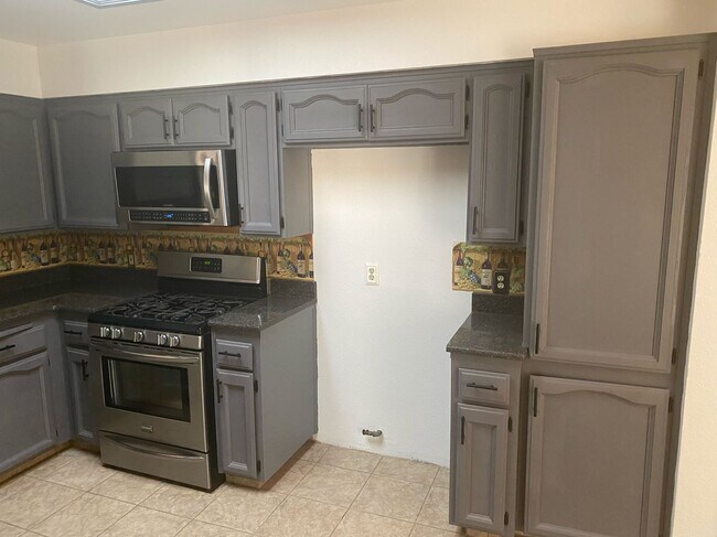 Building Photo - 407 Hoover Ave