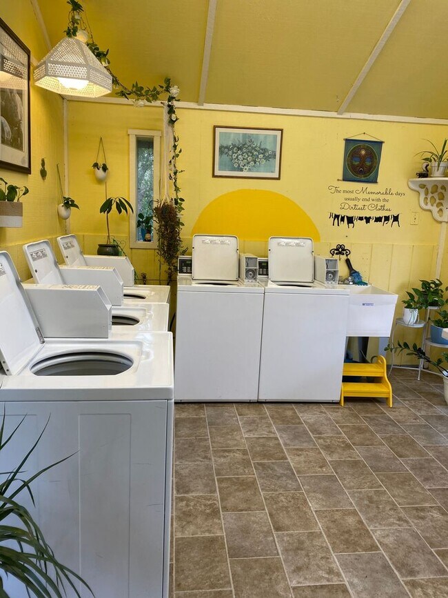 Building Photo - (946) 2790-H - Beautiful 2-bedroom/1-bath