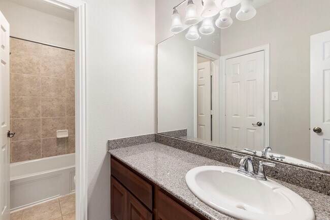 Building Photo - 6 Hithervale Ct