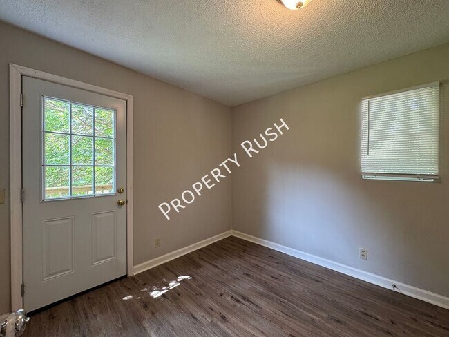 Building Photo - 91 Circle Dr