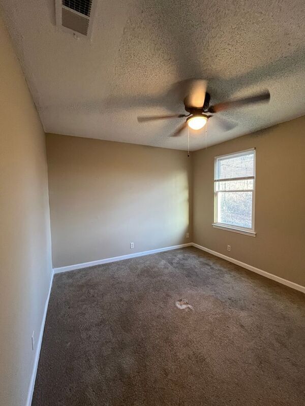Building Photo - 2542 Highland Trace Dr
