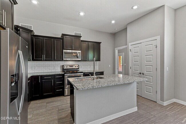Building Photo - 6350 Escondido Dr