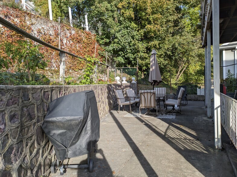 Building Photo - 63 Fenno St