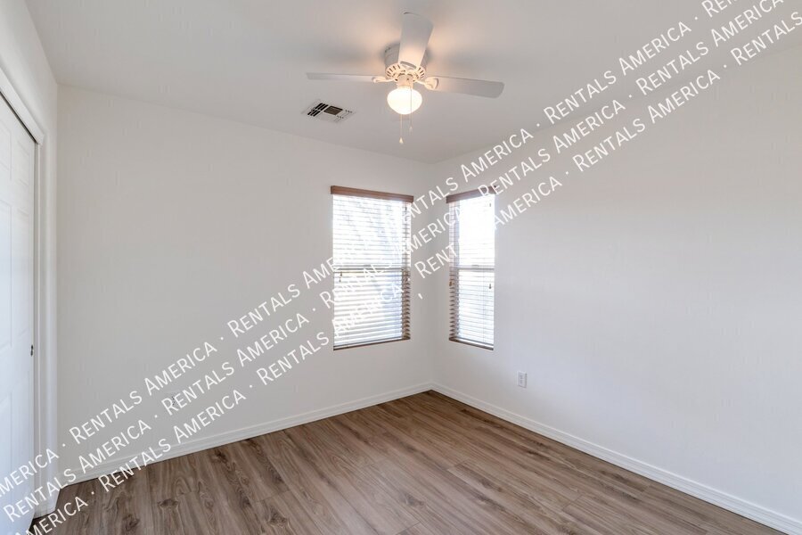 Building Photo - 8345 W Redshank Dr