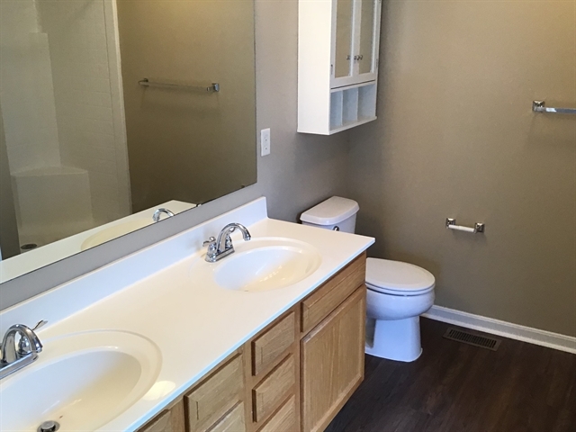 Building Photo - 5557 Windsor Ct