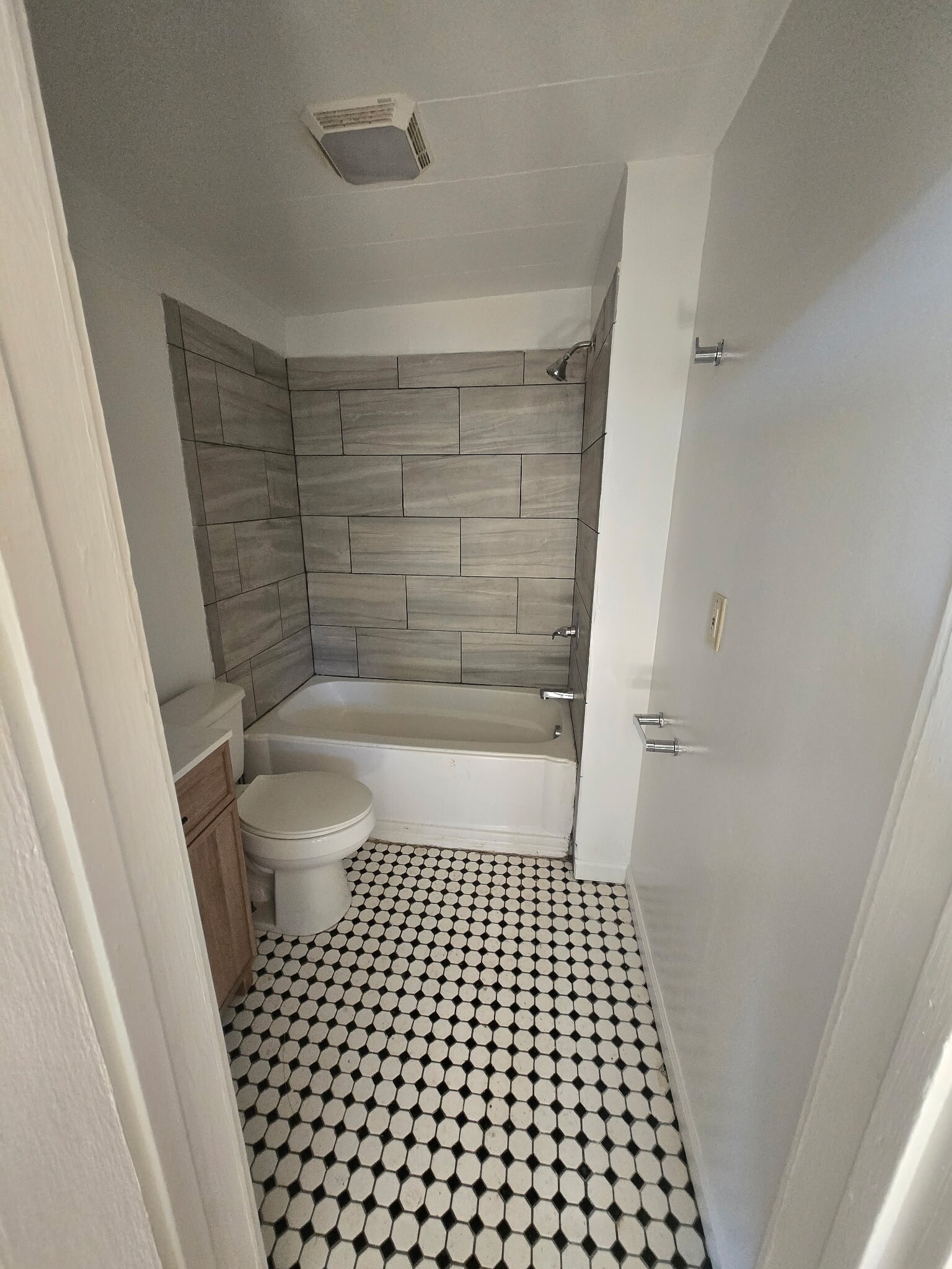 Building Photo - 105 W South St