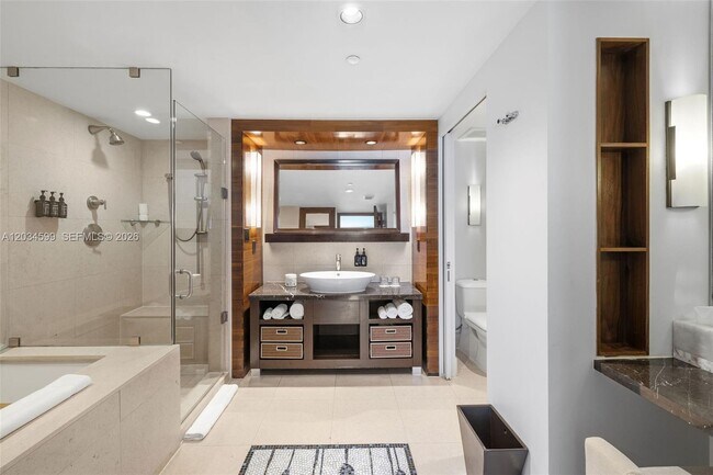 Building Photo - 6801 Collins Ave