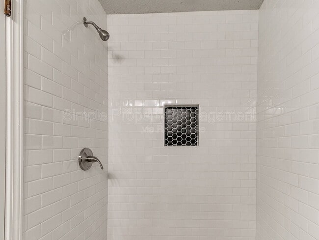 Building Photo - 8510 Candlewood Dr