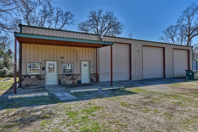 Building Photo - 24097 Hwy 6
