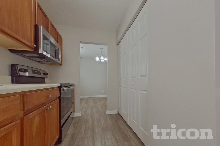 Building Photo - 521 Halleck Ln