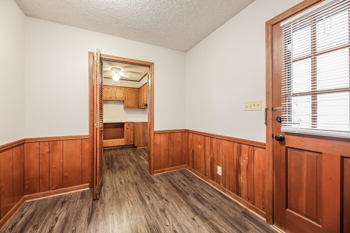 Building Photo - 409 Shamrock Dr