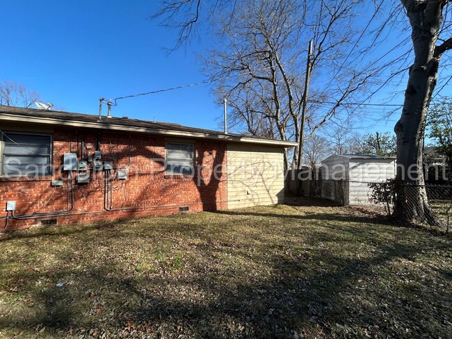 Building Photo - For Lease | Midtown Duplex | $1100 Rent