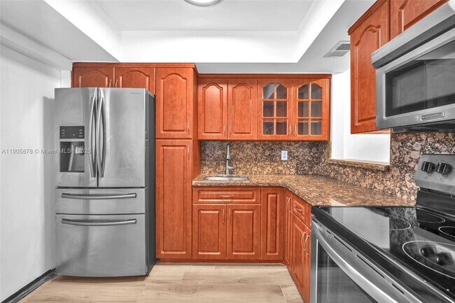 Building Photo - 1333 E Hallandale Beach Blvd