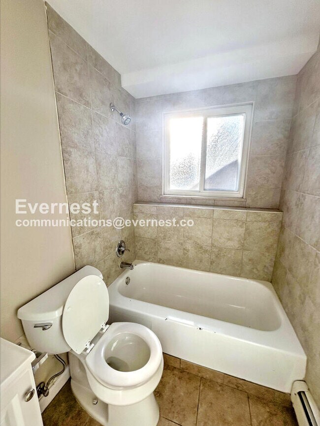 Building Photo - 1709 Hampton S