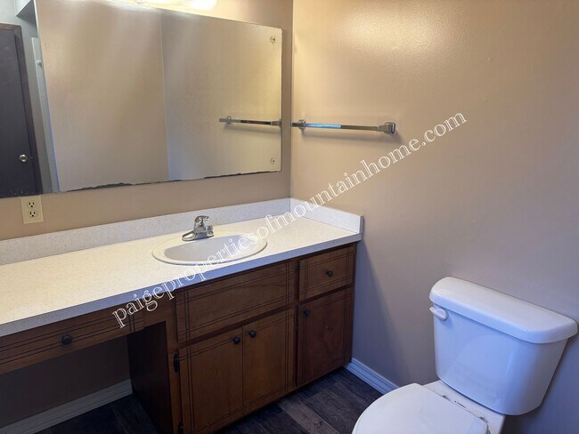 Building Photo - 1842 Buzzard Roost Rd