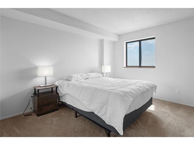 Building Photo - 78 10th St E