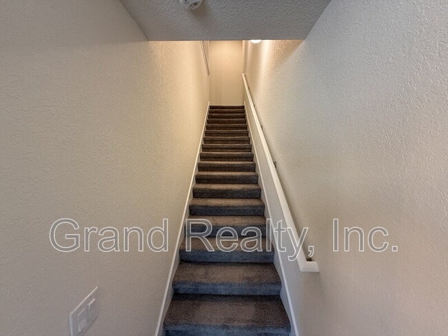 Building Photo - 4423 Village Oak Ln