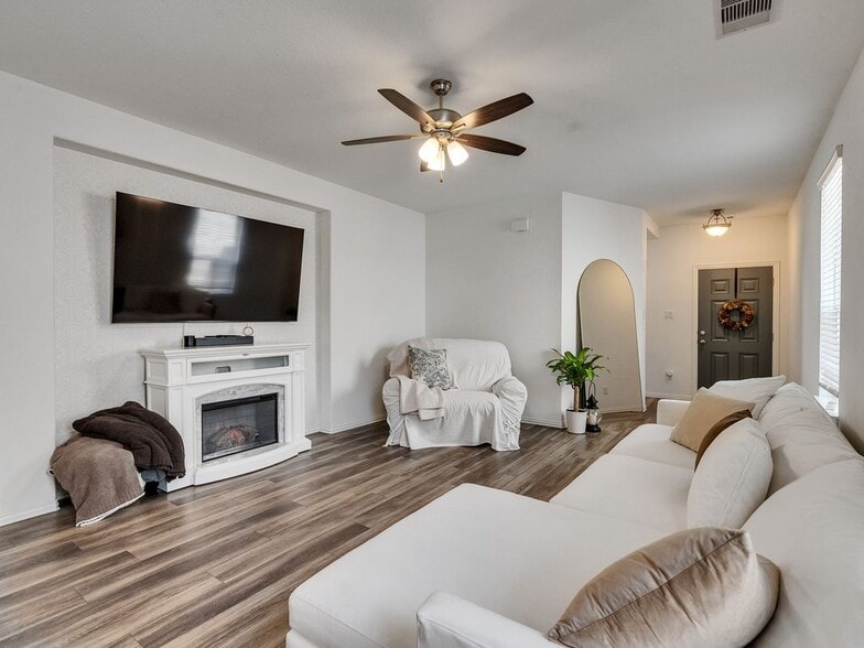 Building Photo - 29859 Woodsons Edge Way