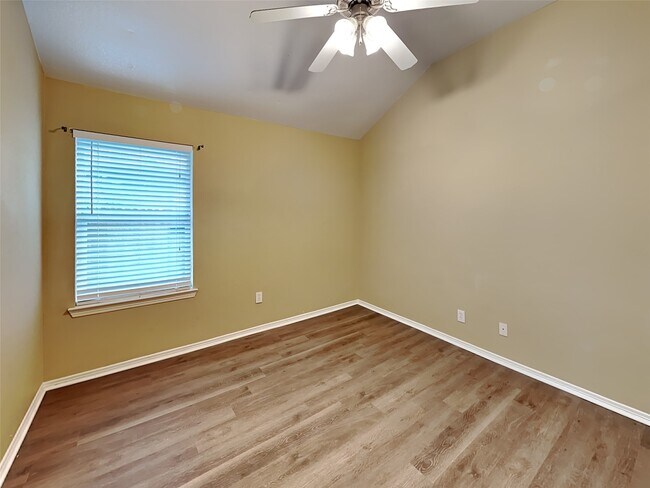 Building Photo - 719 Chase View Dr