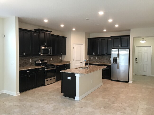 Building Photo - 3/2 Plus Den Located in Summerlake $2895