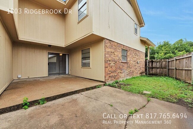 Building Photo - 1803 Ridgebrook Dr